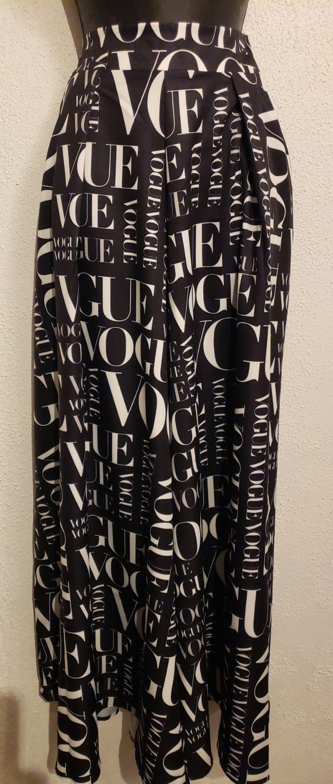 Pantalón negro palazzo estilo Vogue