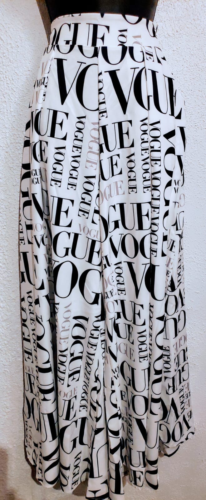 Pantalón blanco palazzo estilo Vogue