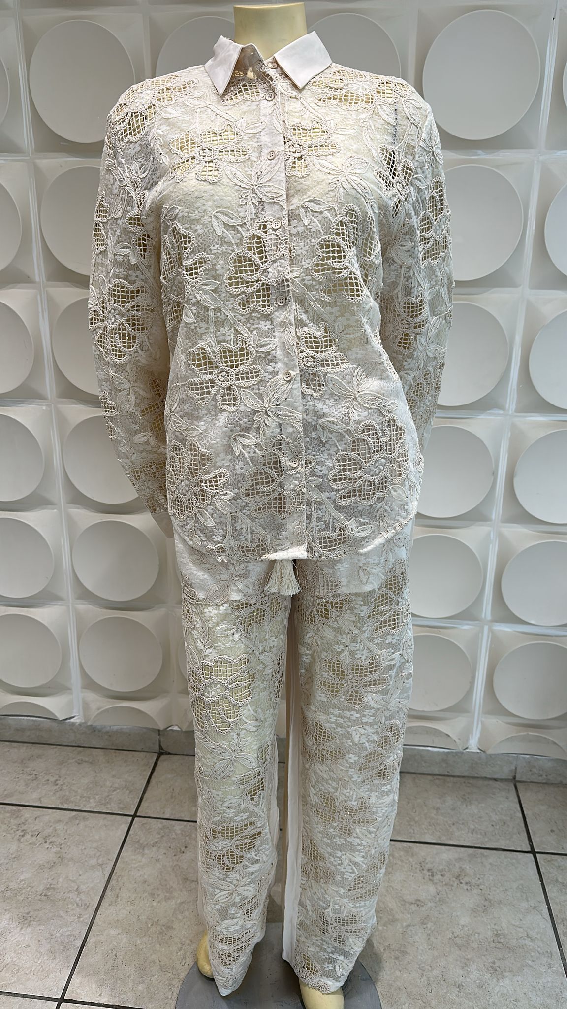 Sofisticación artesanal en blanco