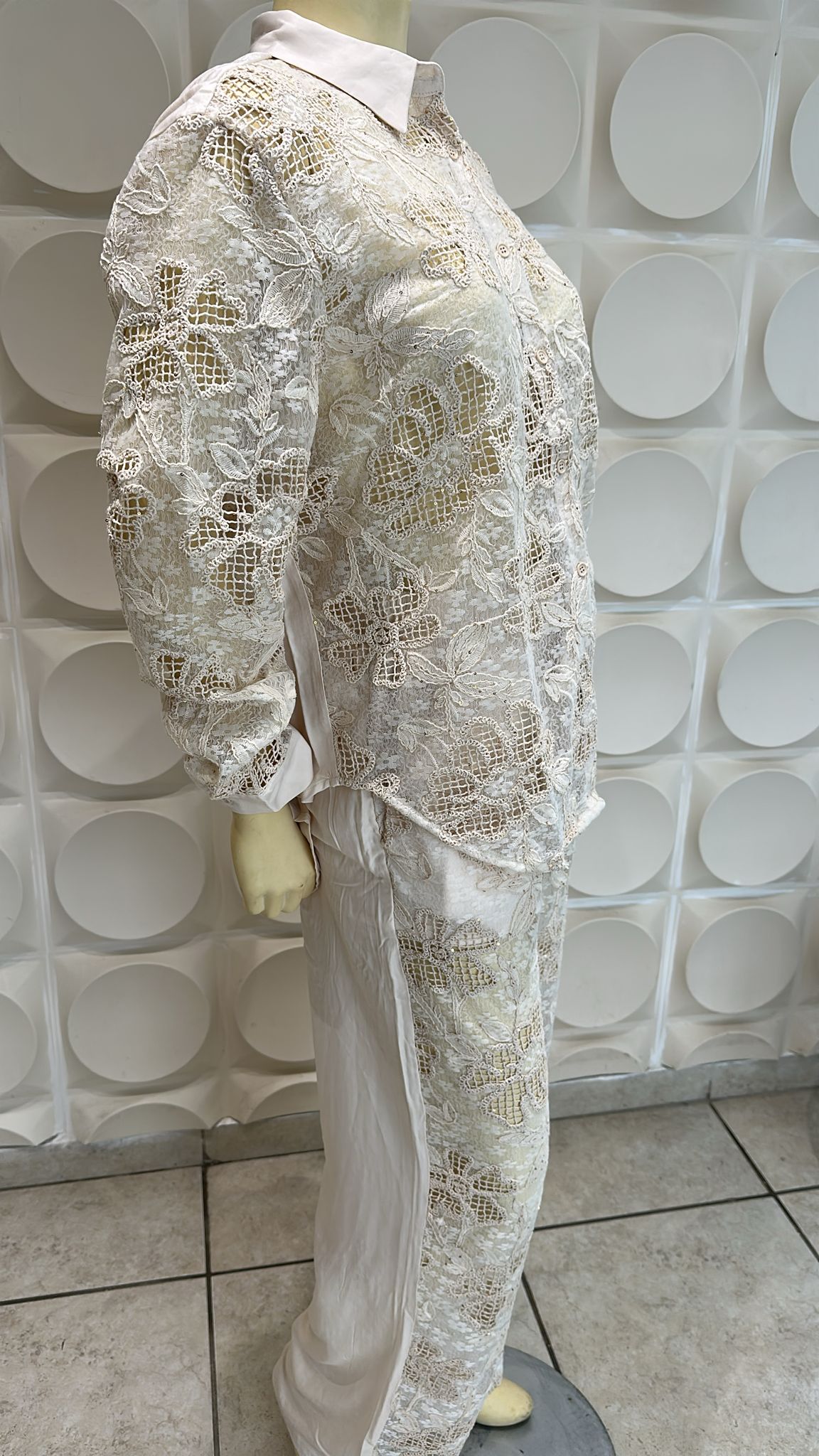 Sofisticación artesanal en blanco