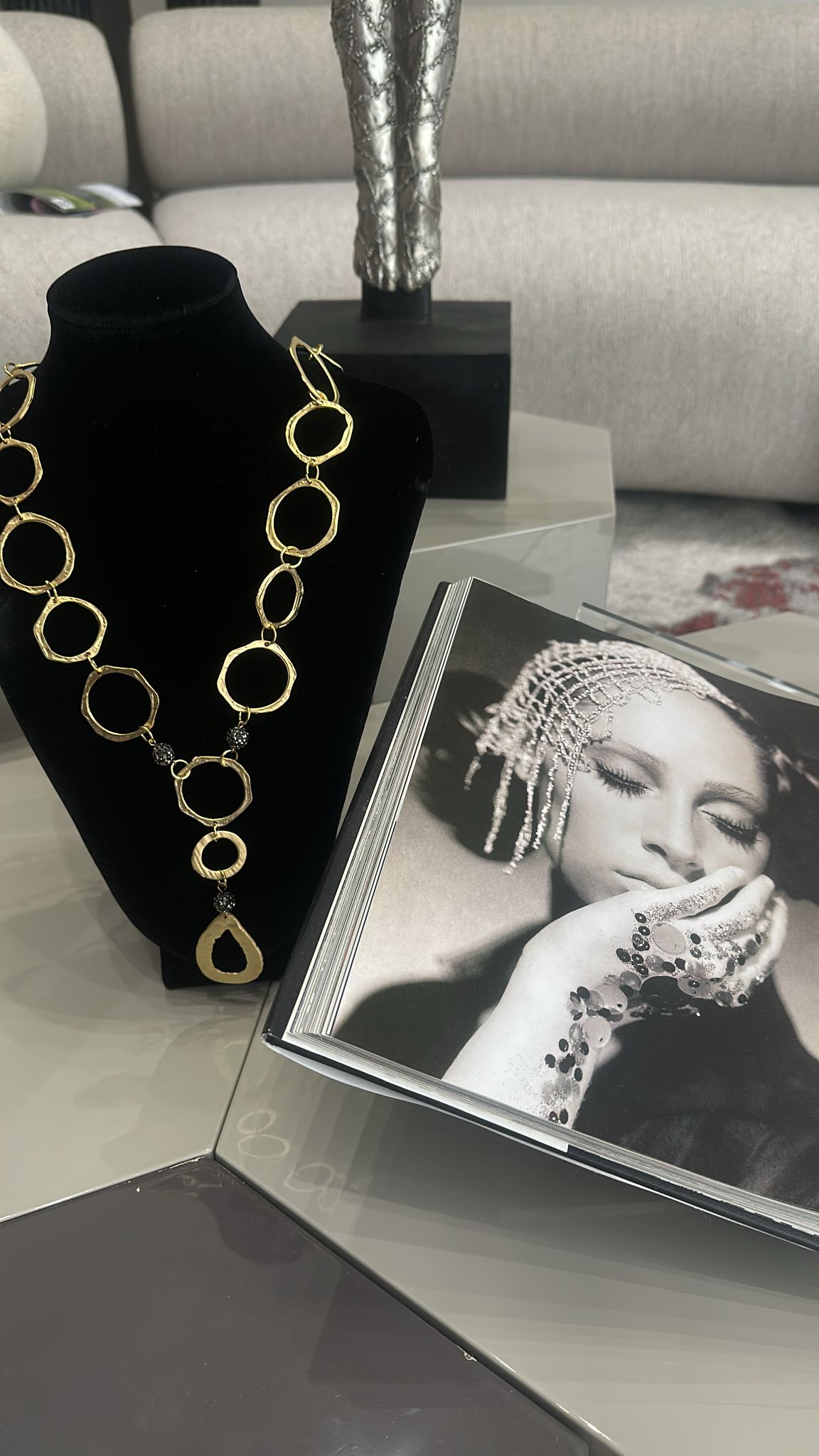 Collar geométrico dorado